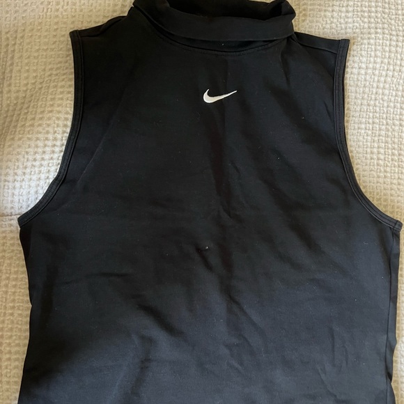 Tops - NIKE SPORTSWEAR COLLECTION ESSENTIALS SLEEVELESS MOCK TOP